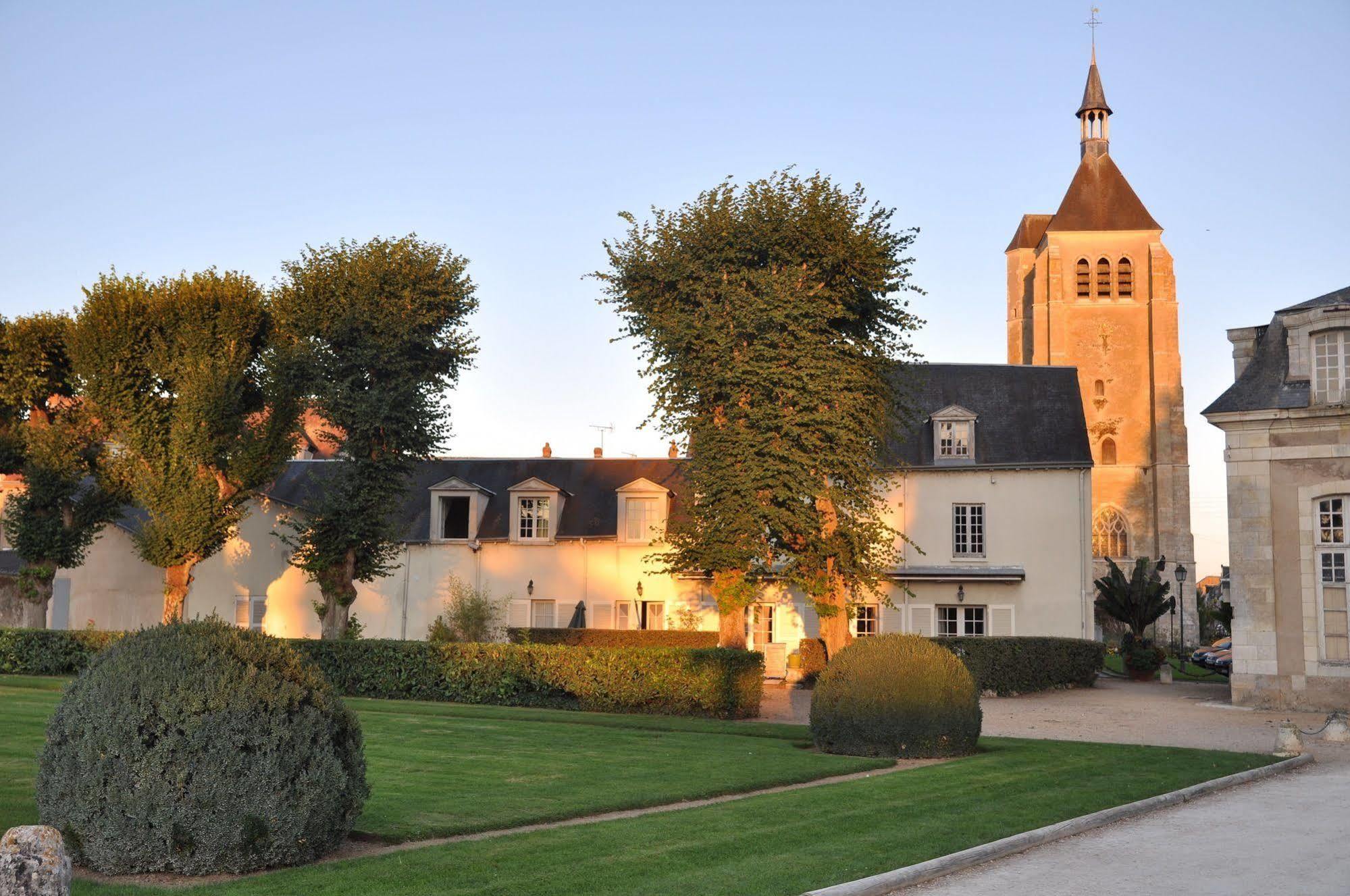 Hotel La Capitainerie Châteauneuf-sur-Loire Exteriör bild