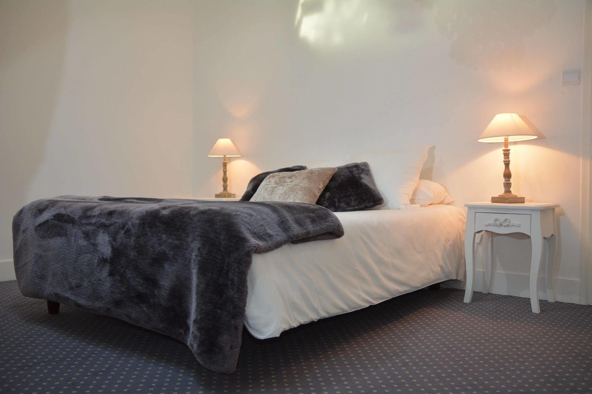 Hotel La Capitainerie Châteauneuf-sur-Loire Exteriör bild