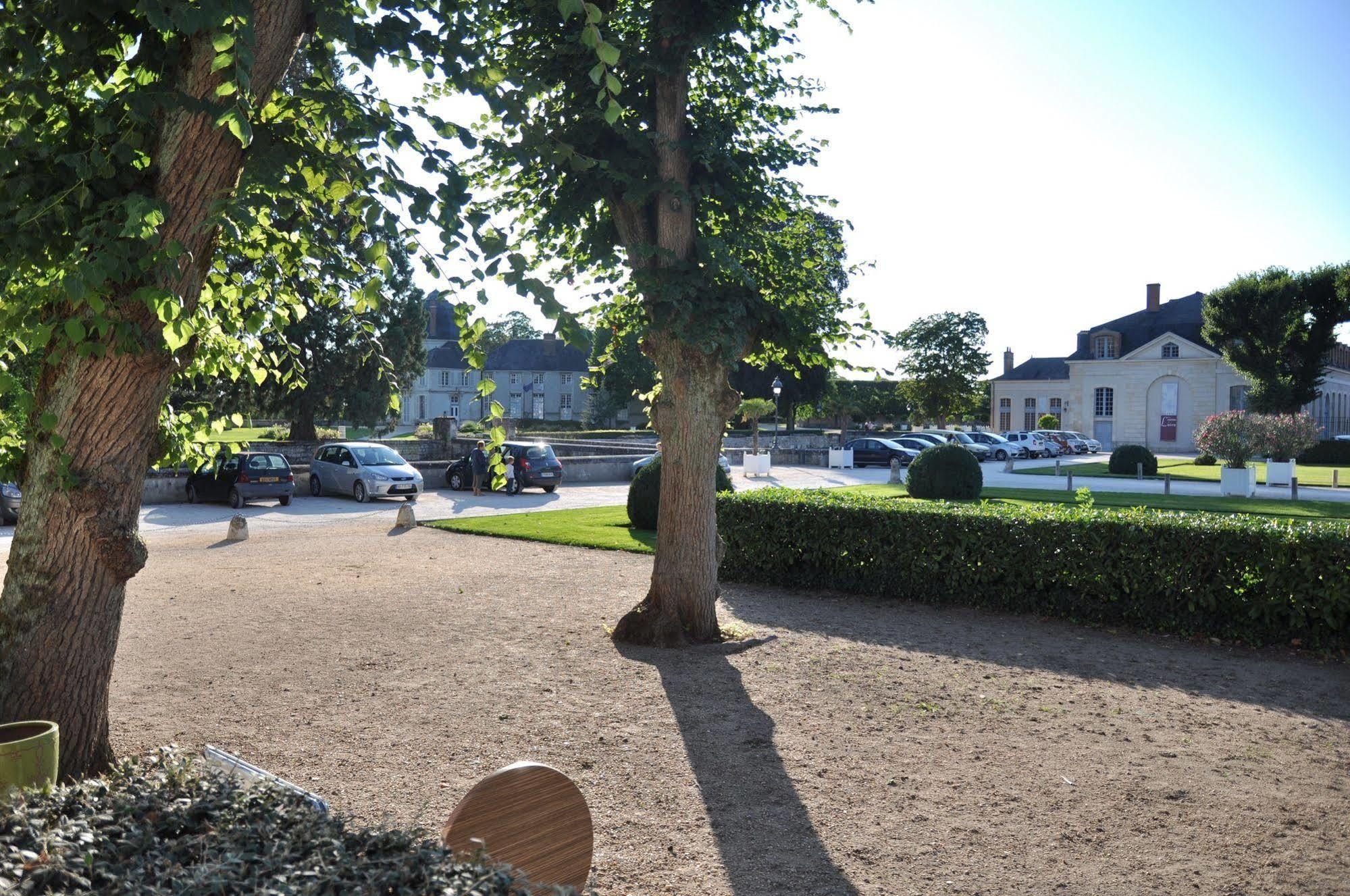 Hotel La Capitainerie Châteauneuf-sur-Loire Exteriör bild