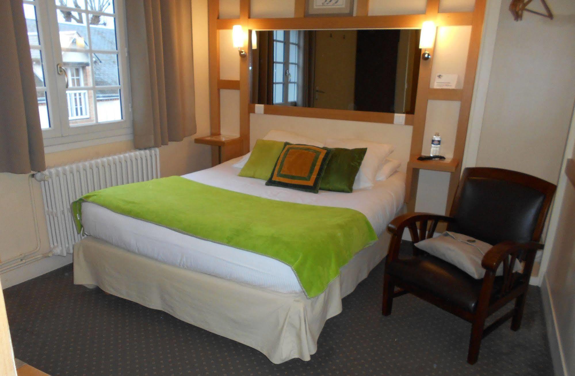 Hotel La Capitainerie Châteauneuf-sur-Loire Exteriör bild