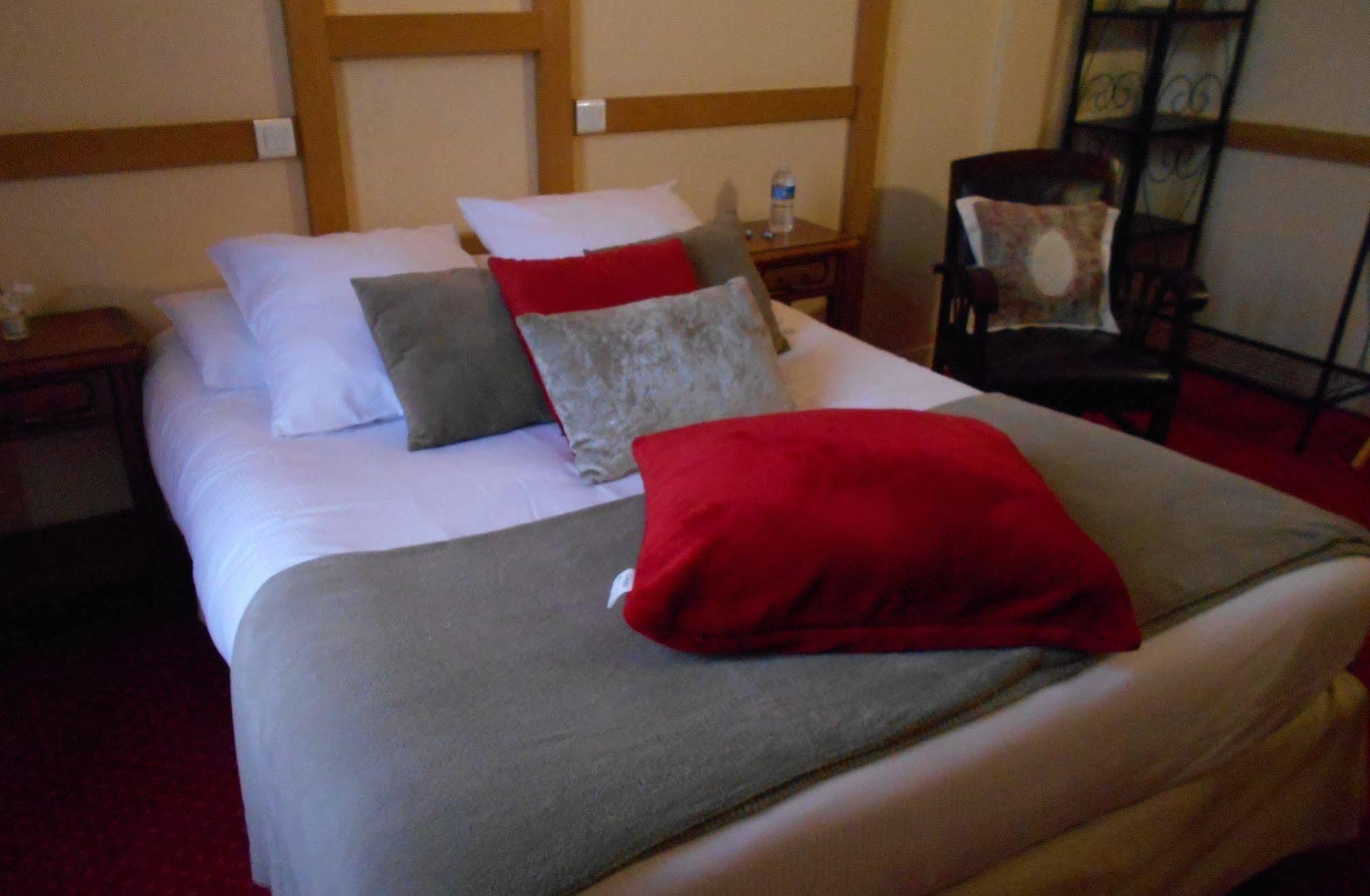 Hotel La Capitainerie Châteauneuf-sur-Loire Exteriör bild